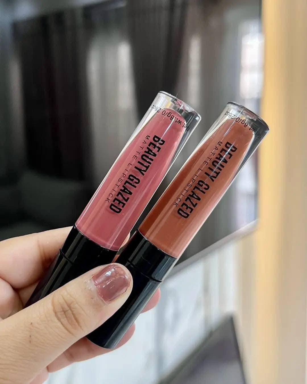 𝐁𝐞𝐚𝐮𝐭𝐲 𝐆𝐥𝐚𝐳𝐞𝐝 𝐋𝐢𝐪𝐮𝐢𝐝 𝐌𝐚𝐭𝐭𝐞 𝐋𝐢𝐩𝐬𝐭𝐢𝐜𝐤