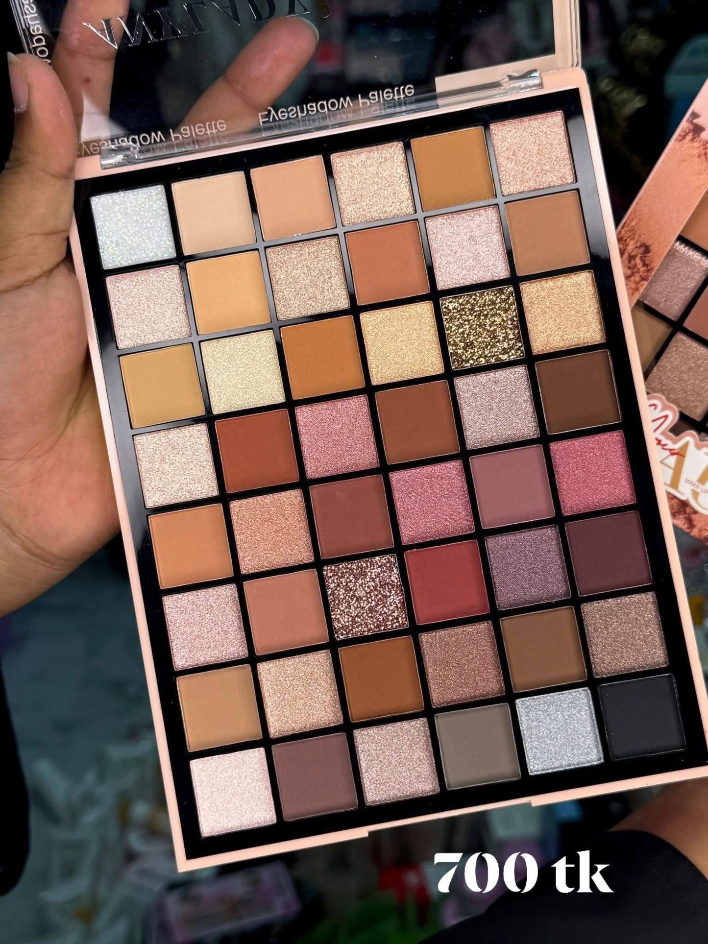 Any lady eyeshadow palette (Be Your Auty)