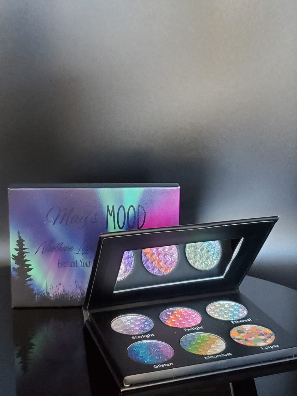 Everly Chromatic Fantasy Pressed Pigment ( Palette Eyeshadow )