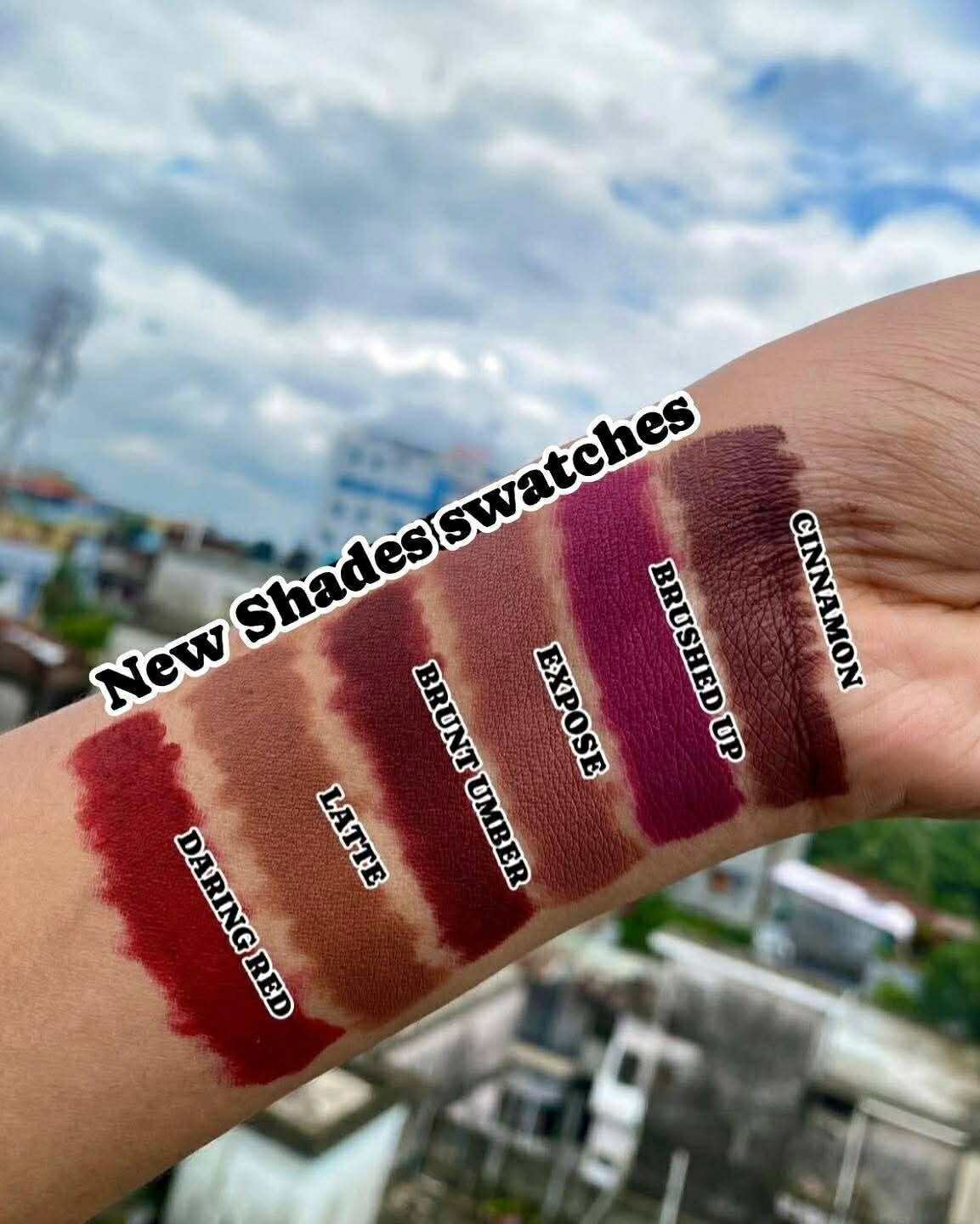 𝗕𝗘𝗔𝗨𝗧𝗬 𝗚𝗟𝗔𝗭𝗘𝗗  𝗟𝗶𝗽 𝗟𝗶𝗻𝗲𝗿