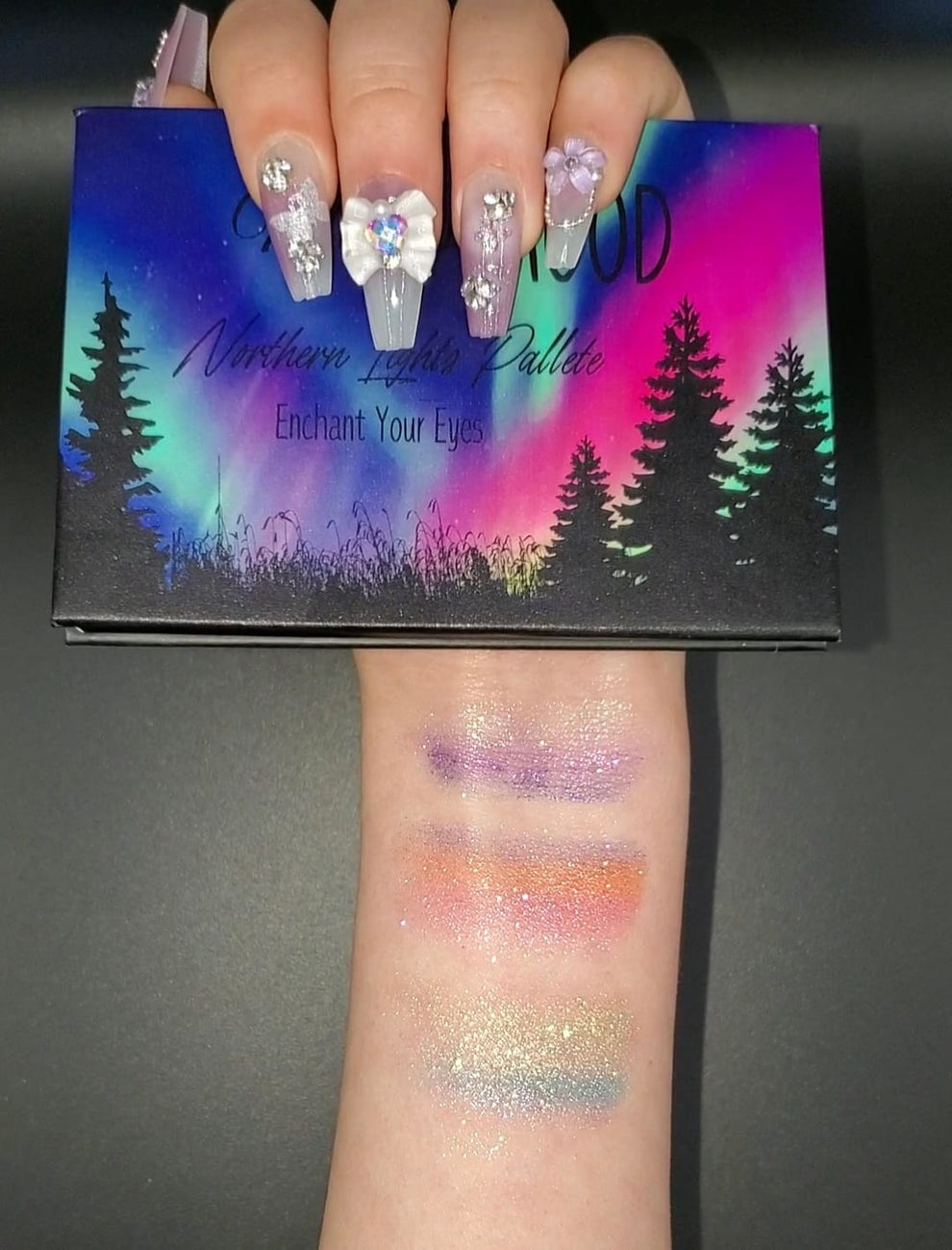 Everly Chromatic Fantasy Pressed Pigment ( Palette Eyeshadow )